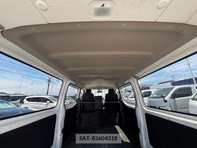 Nissan NV350 Caravan 2021-03 8131736-25