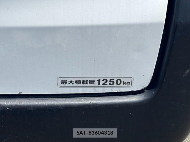 Nissan NV350 Caravan 2021-03 8131736-3