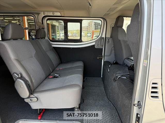 Nissan NV350 Caravan 2017-09 8316179-17