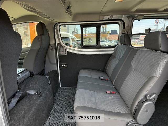 Nissan NV350 Caravan 2017-09 8316179-18