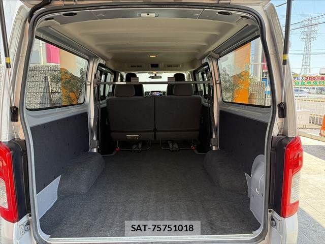 Nissan NV350 Caravan 2017-09 8316179-20