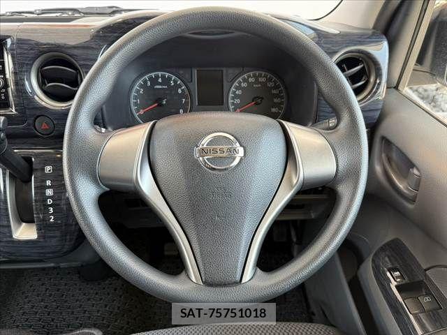 Nissan NV350 Caravan 2017-09 8316179-21