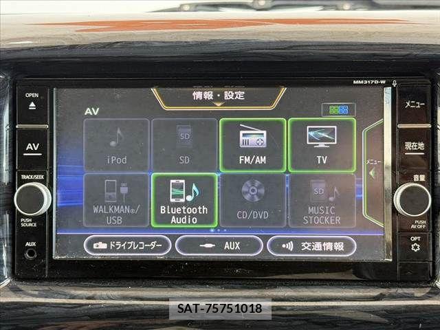 Nissan NV350 Caravan 2017-09 8316179-23