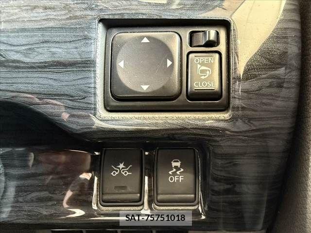Nissan NV350 Caravan 2017-09 8316179-29