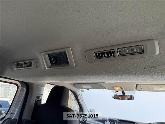 Nissan NV350 Caravan 2017-09 8316179-6