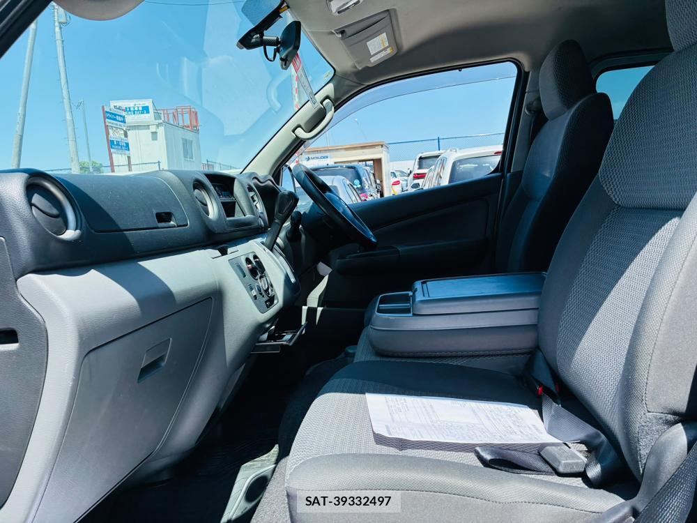Nissan NV350 Caravan 2020-04 8107911-10