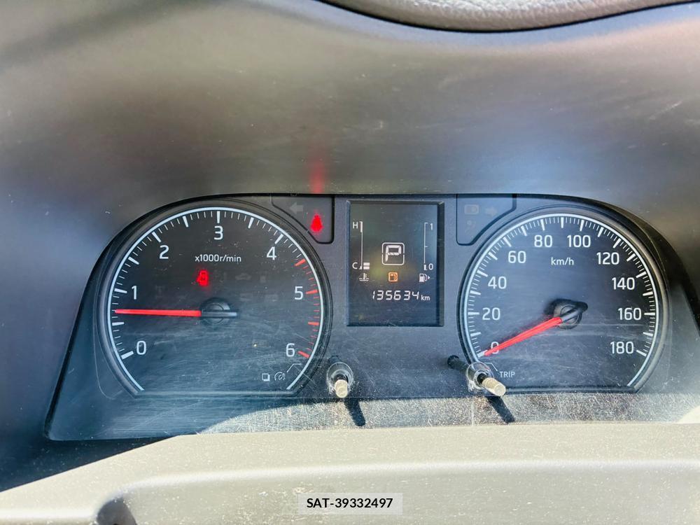 Nissan NV350 Caravan 2020-04 8107911-15
