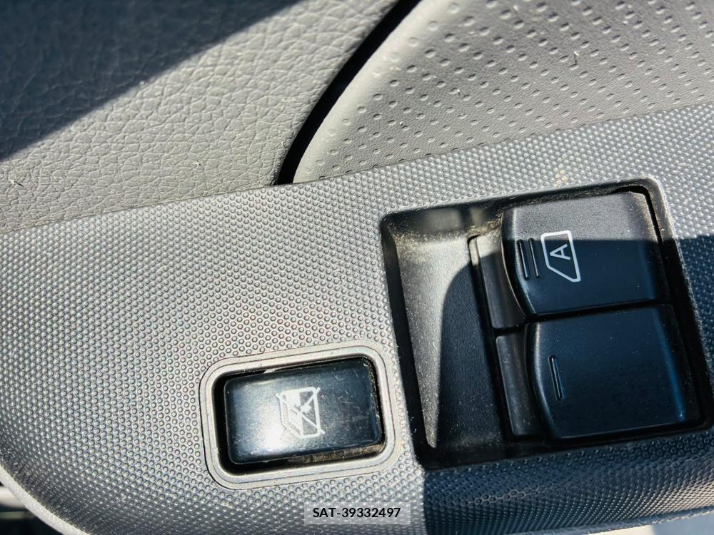 Nissan NV350 Caravan 2020-04 8107911-21