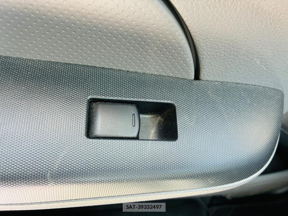 Nissan NV350 Caravan 2020-04 8107911-23
