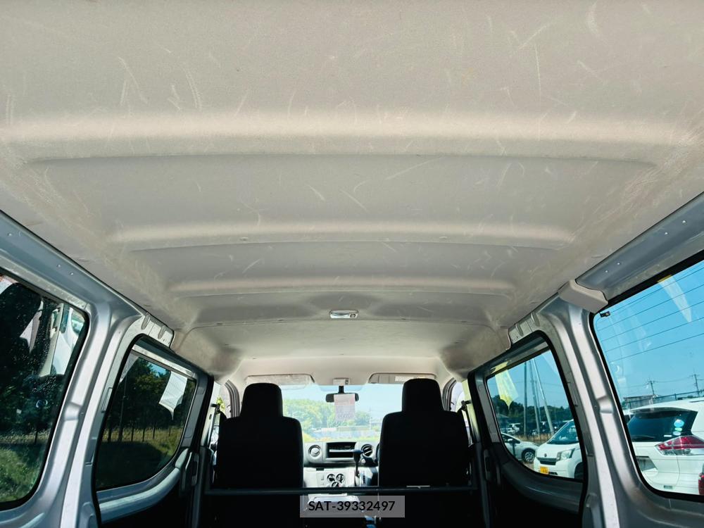 Nissan NV350 Caravan 2020-04 8107911-24