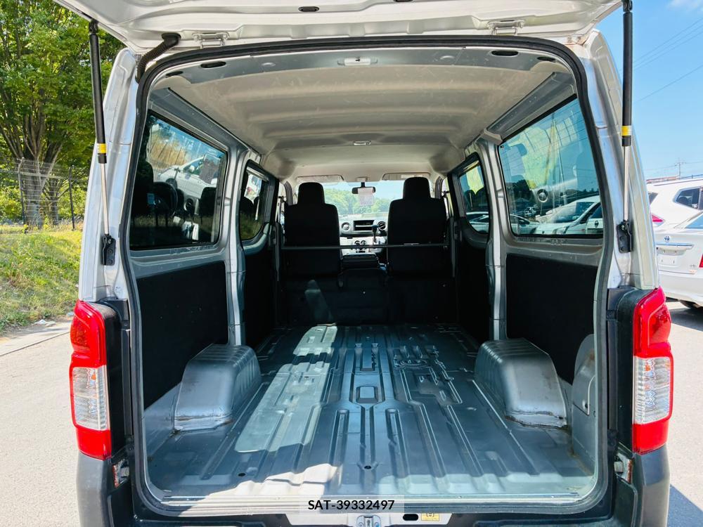 Nissan NV350 Caravan 2020-04 8107911-25