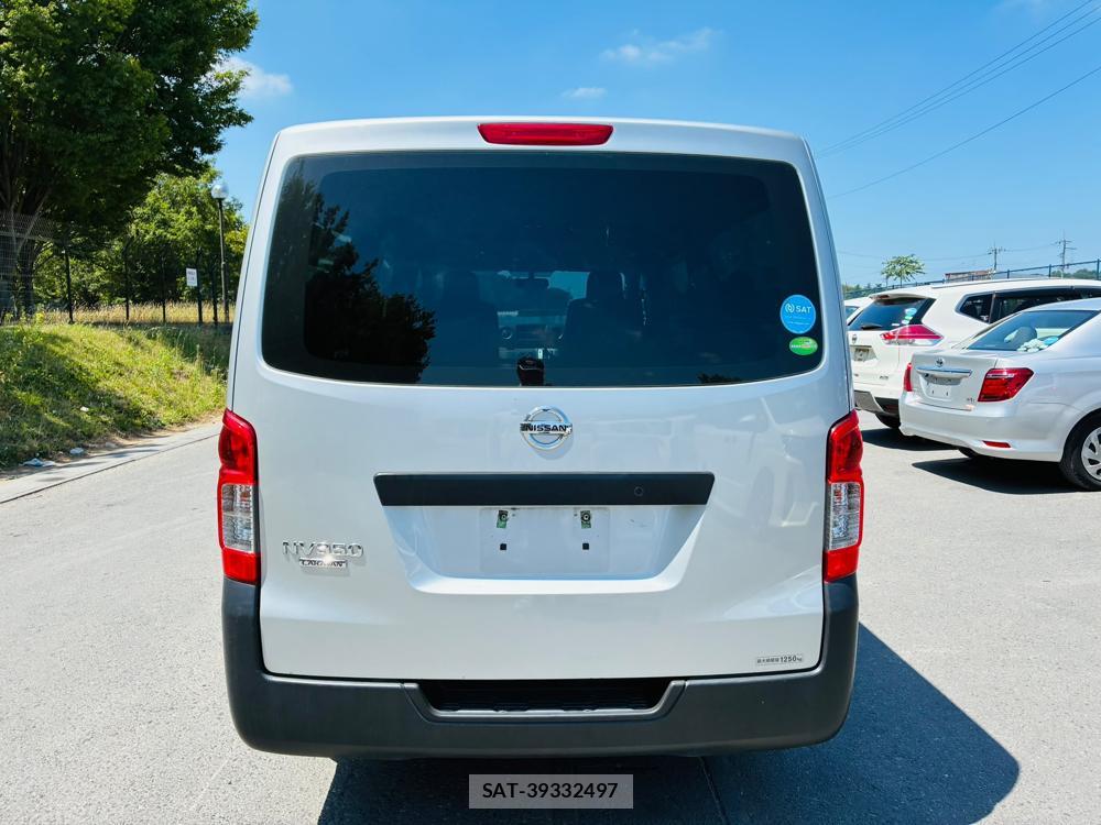 Nissan NV350 Caravan 2020-04 8107911-3