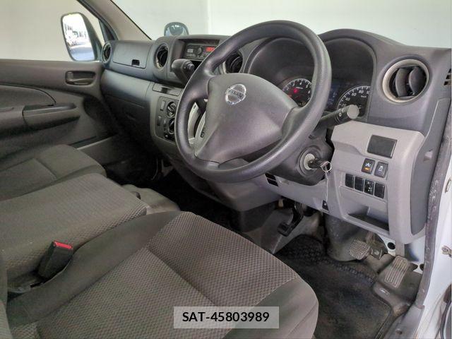 Nissan NV350 Caravan 2020-05 8316181-25