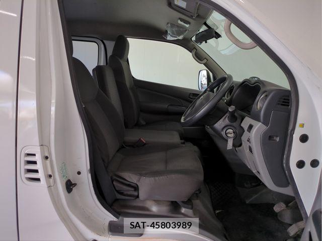 Nissan NV350 Caravan 2020-05 8316181-26