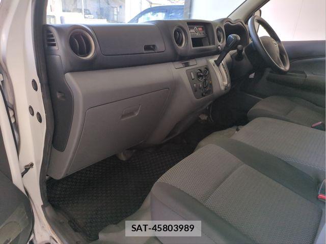 Nissan NV350 Caravan 2020-05 8316181-2