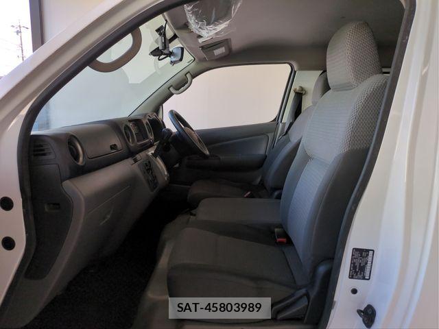 Nissan NV350 Caravan 2020-05 8316181-3