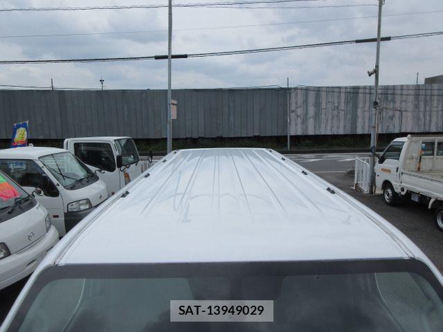 Nissan NV350 Caravan 2016-11 8316180-9