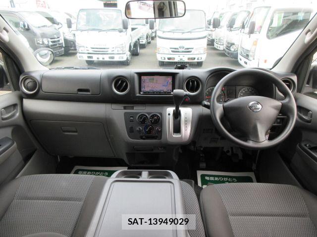 Nissan NV350 Caravan 2016-11 8316180-10