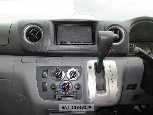 Nissan NV350 Caravan 2016-11 8316180-12