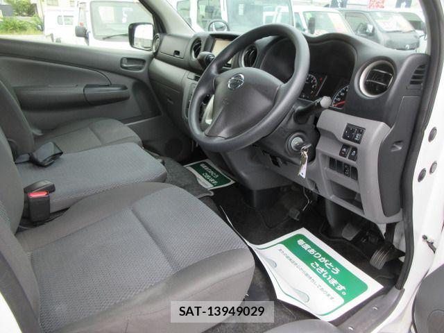 Nissan NV350 Caravan 2016-11 8316180-13