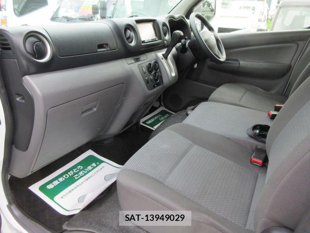 Nissan NV350 Caravan 2016-11 8316180-14