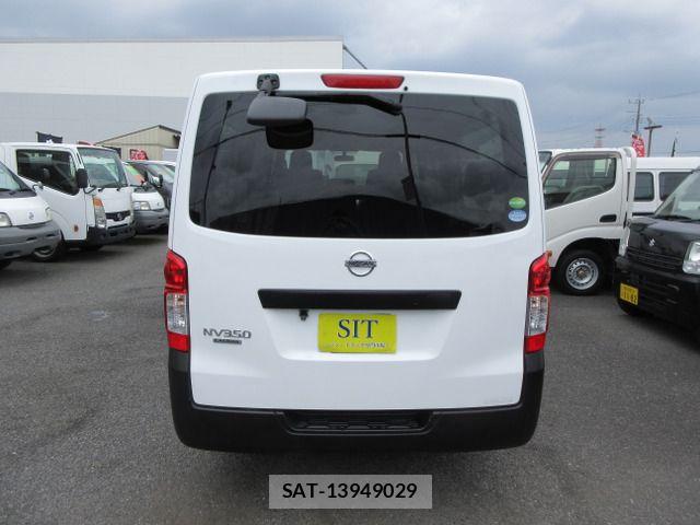 Nissan NV350 Caravan 2016-11 8316180-2