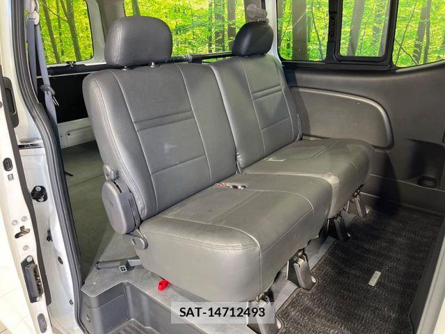 Nissan NV350 Caravan 2023-08 8316174-8