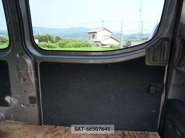 Nissan NV350 Caravan 2014-05 8316182-11