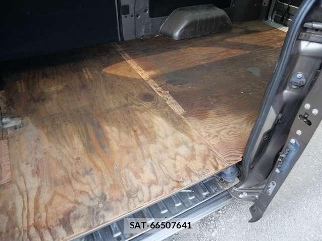 Nissan NV350 Caravan 2014-05 8316182-15