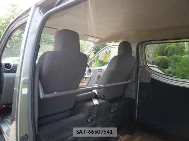 Nissan NV350 Caravan 2014-05 8316182-16