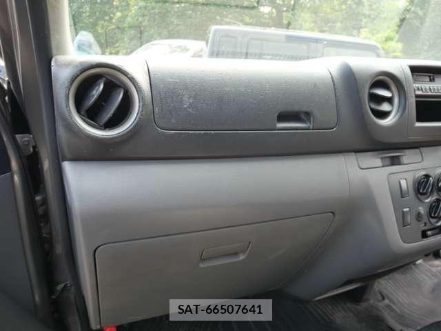 Nissan NV350 Caravan 2014-05 8316182-19