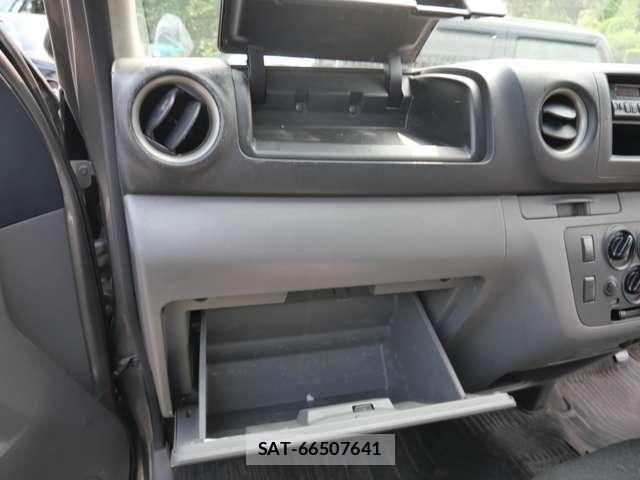 Nissan NV350 Caravan 2014-05 8316182-20