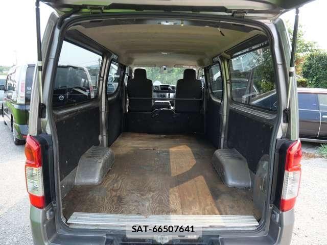 Nissan NV350 Caravan 2014-05 8316182-21