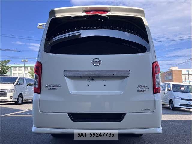 Nissan NV350 Caravan 2018-05 8316176-2