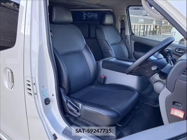 Nissan NV350 Caravan 2018-05 8316176-6