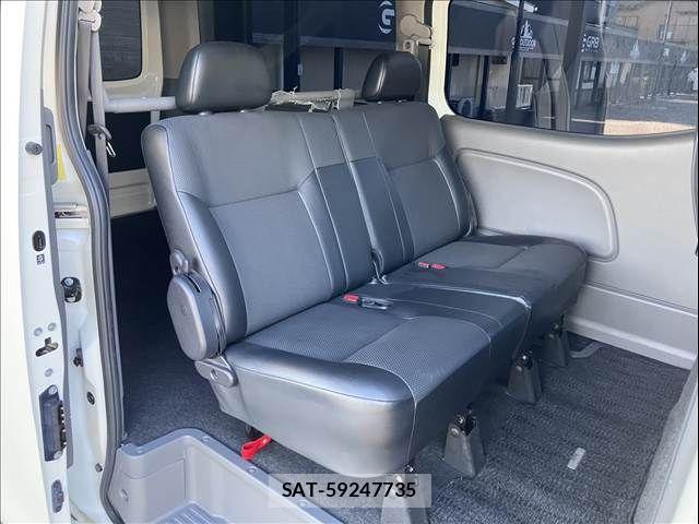 Nissan NV350 Caravan 2018-05 8316176-7
