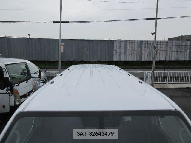 Nissan NV350 Caravan 2017-12 8316178-9