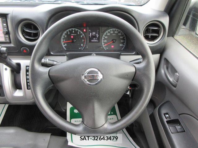 Nissan NV350 Caravan 2017-12 8316178-11