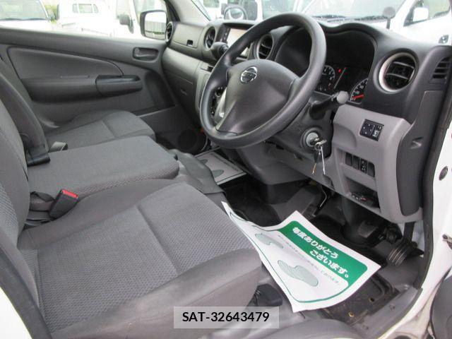 Nissan NV350 Caravan 2017-12 8316178-13