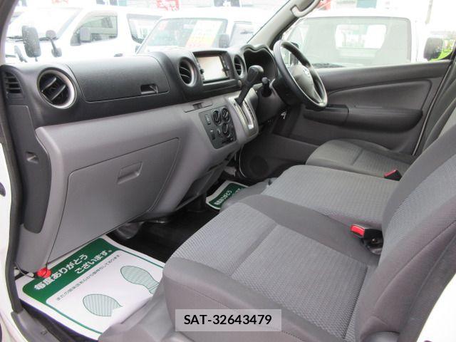 Nissan NV350 Caravan 2017-12 8316178-14