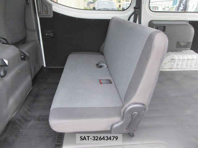 Nissan NV350 Caravan 2017-12 8316178-15