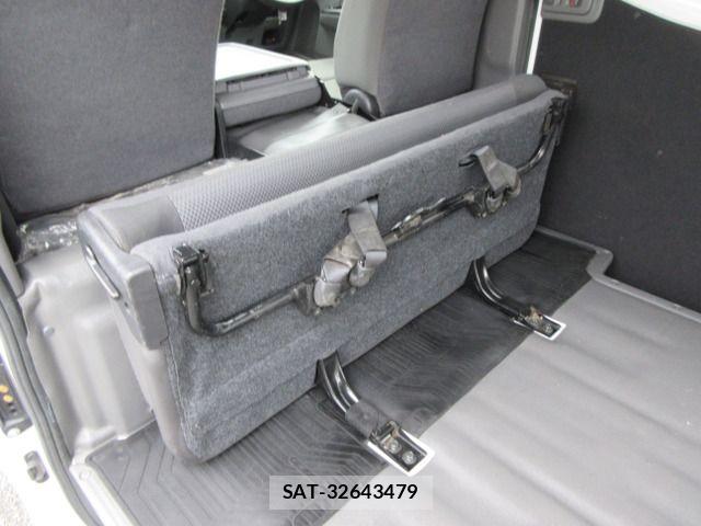 Nissan NV350 Caravan 2017-12 8316178-16
