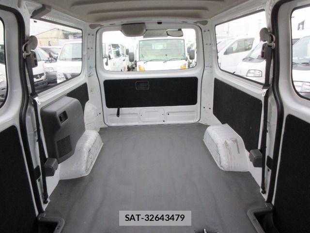 Nissan NV350 Caravan 2017-12 8316178-17