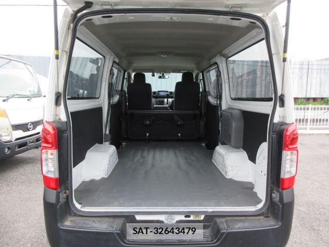 Nissan NV350 Caravan 2017-12 8316178-18