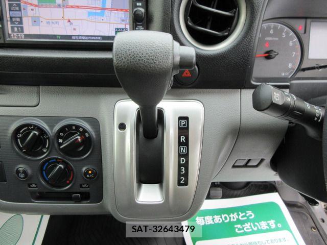 Nissan NV350 Caravan 2017-12 8316178-19