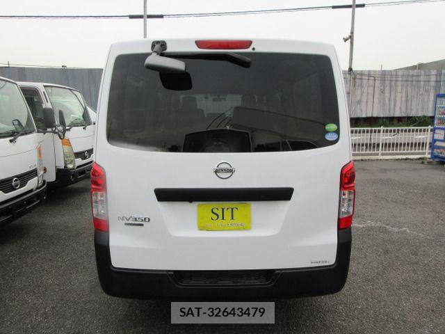 Nissan NV350 Caravan 2017-12 8316178-2