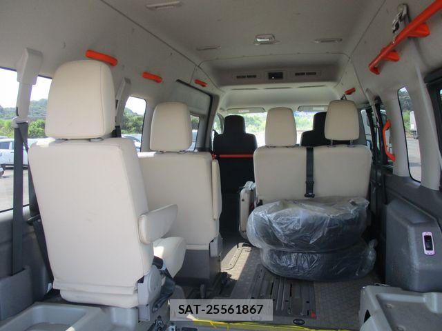 Nissan NV350 Caravan 2019-02 8337262-9