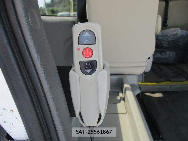 Nissan NV350 Caravan 2019-02 8337262-10