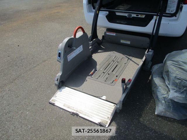 Nissan NV350 Caravan 2019-02 8337262-6