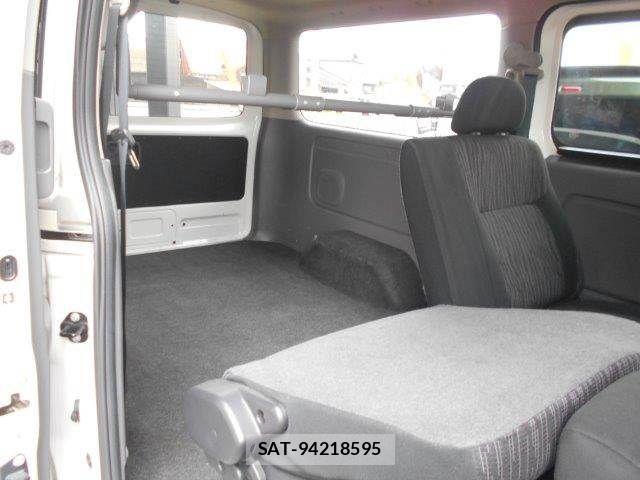 Nissan NV350 Caravan 2020-02 8337251-11